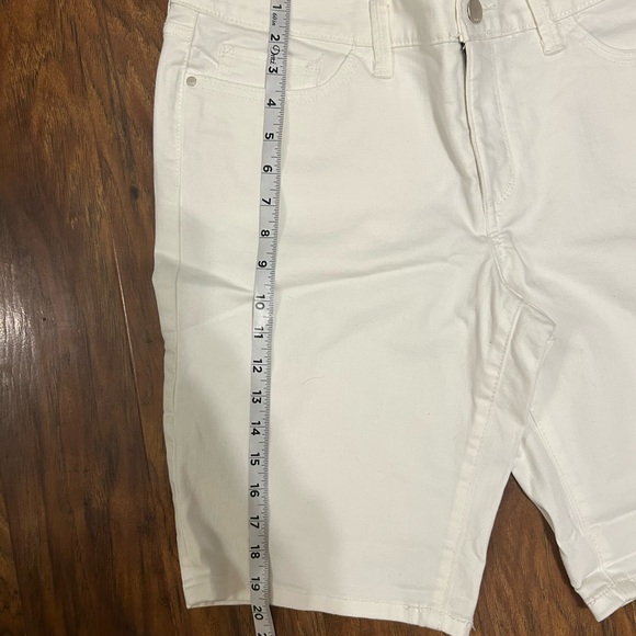 A.N.A White Denim Bermuda Shorts With Pockets and Zipper Button Closure - Picture 8 of 13